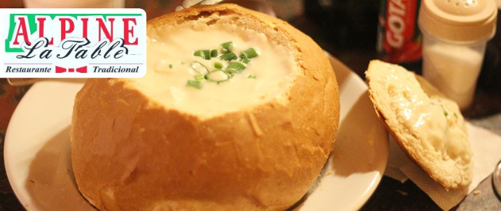 Sopa no Pão no Alpine La Table em Gramado