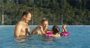Piscina de Borda Infinita no Acquamotion em Gramado.