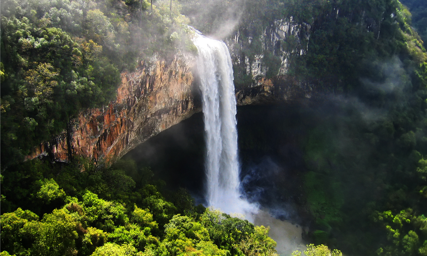 Imagem da Cascata do Caracol, no Parque do Caracol de Canela.